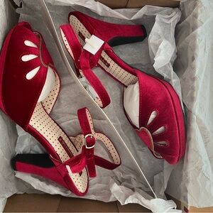 BAIT Red Velvet Heart Women's Shoes Size 10
